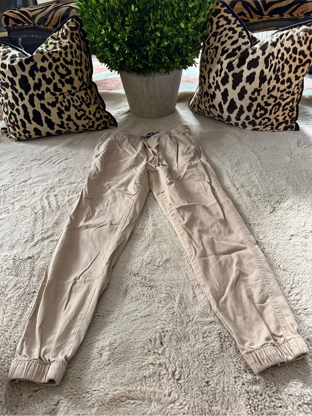 GAP Mens Small Beige Jogger Pants Like New